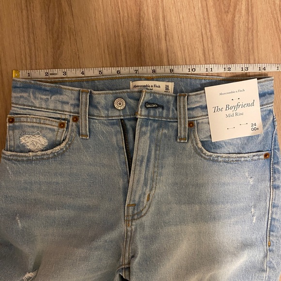 NWT Abercrombie Mid Rise Boyfriend Jeans (24/00R) - Light Ripped Wash - Picture 6 of 6